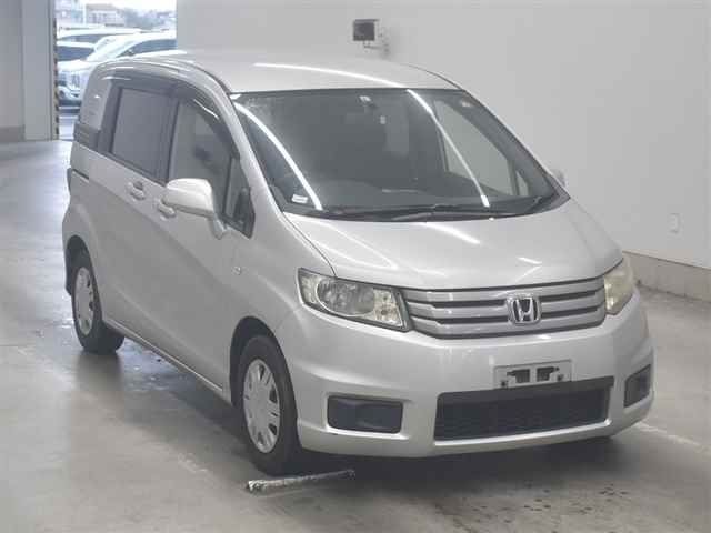 50005 Honda Freed spike GB3 2011 г. (MIRIVE Aichi)